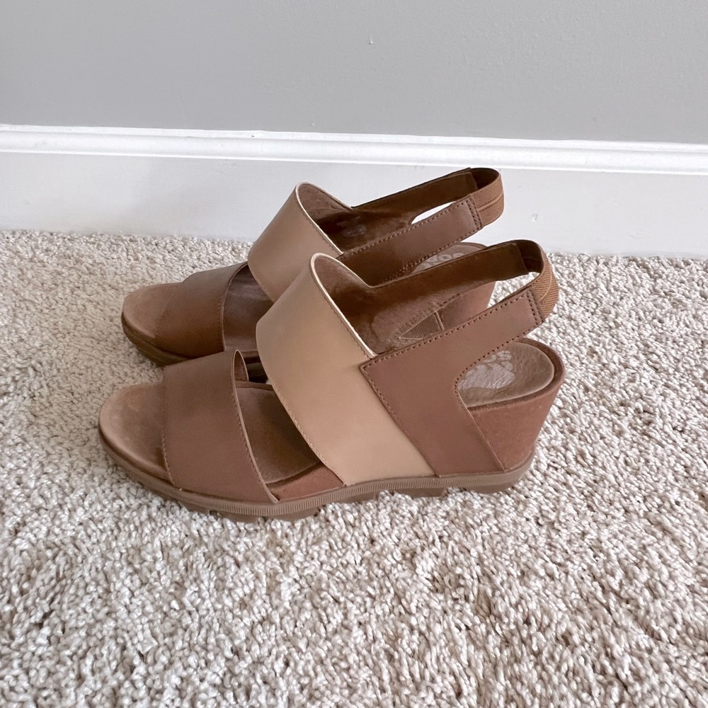 Brand New Joanie sorel tan wedge Size 11